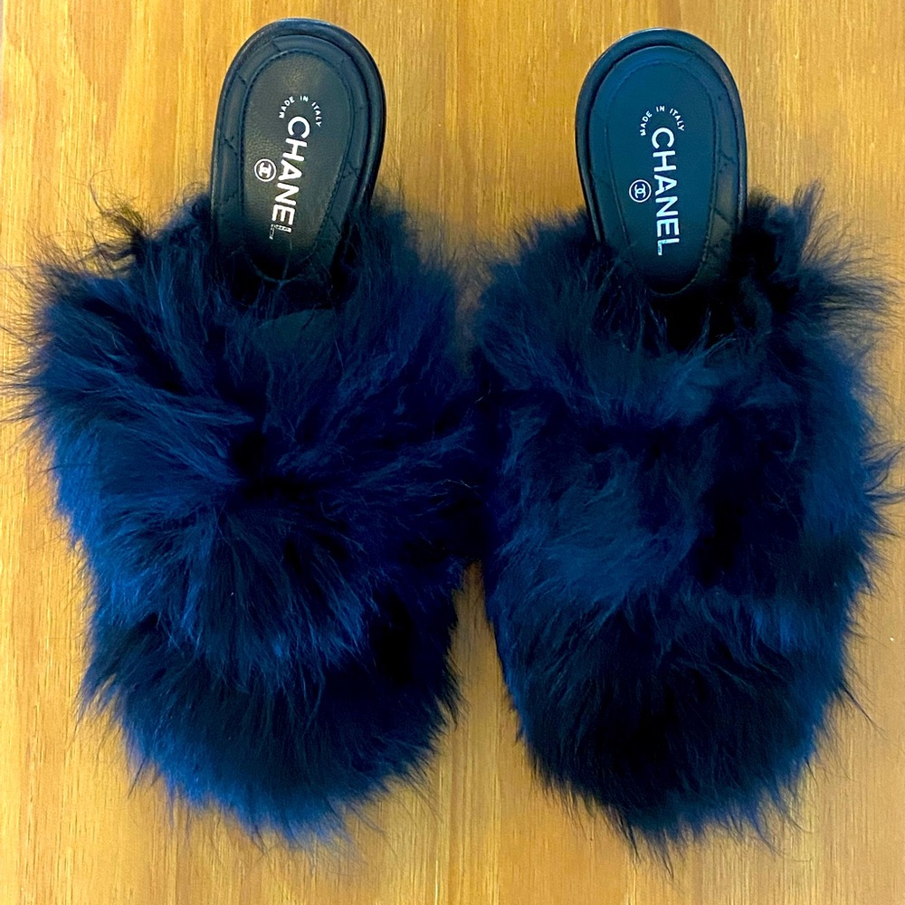 CHANEL Fourrure Slip-On Sandals